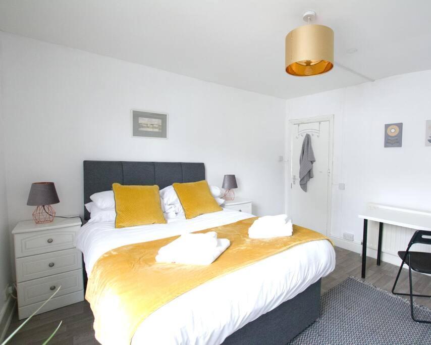 City Centre 4 Bedroom House Winchester Exterior photo