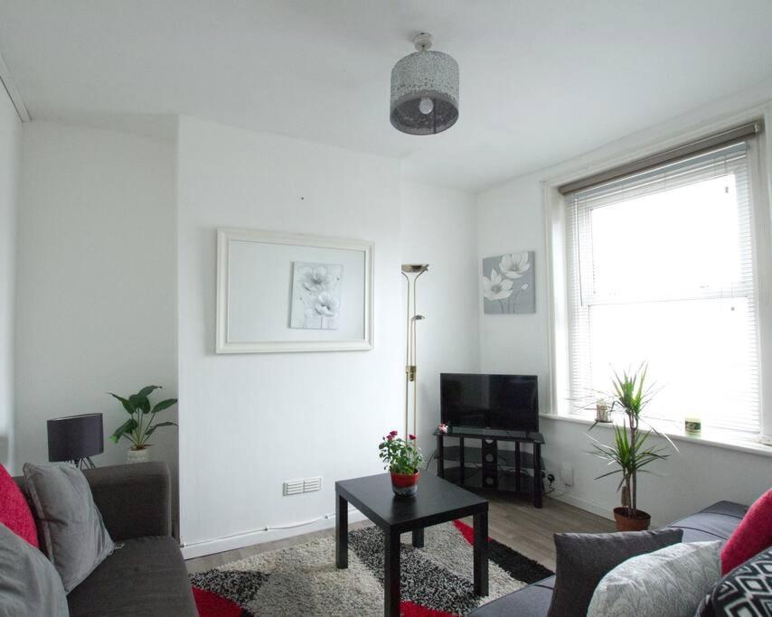 City Centre 4 Bedroom House Winchester Exterior photo